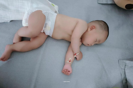 临邑三个月宝宝抬头不稳 临邑三个月宝宝抬头不稳